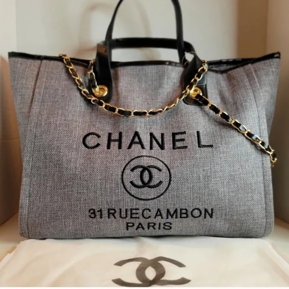 ๐ฅ CHANEL Deauville Two-Way Tote Bag, GWP, New! ๐ฅ - Picture 1 of 10